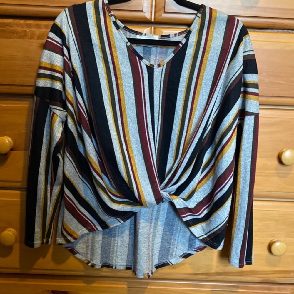 4/25$ Lavender Field Knotted Hem Long Sleeve